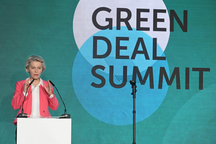 Ursula von der Leyen, présidente de la Commission européenne, lors du sommet Green Deal 2023  à Prague (République tchèque), le 26 septembre 2023. ( AFP / MICHAL CIZEK )