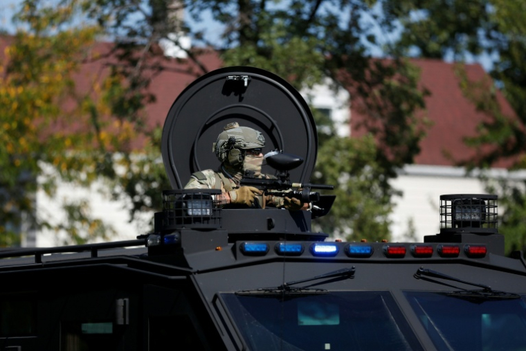 Un membre des forces de l'ordre à Chicago, le 4 octobre 2025 ( AFP / OCTAVIO JONES )