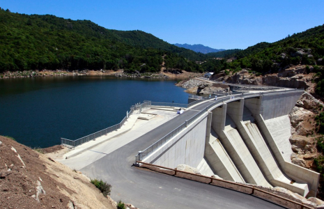 Le barrage de Rizzanese, en Corse (illustration) ( AFP / PASCAL POCHARD CASABIANCA )
