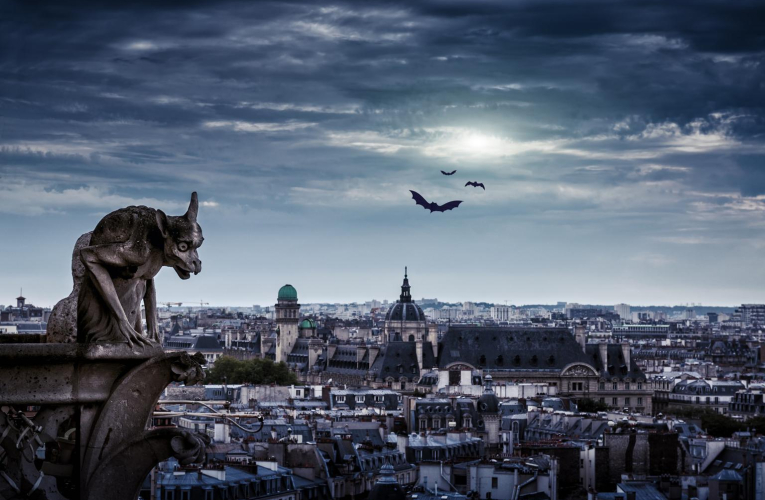 Cette année pour Halloween, explorez le côté obscur de la Ville lumière ( crédit photo : Shutterstock )