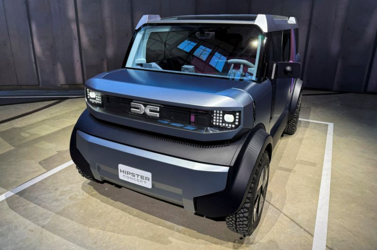Dacia, la marque low cost de Renault, dévoile le "Hipster Concept", un prototype de mini-voiture électrique
