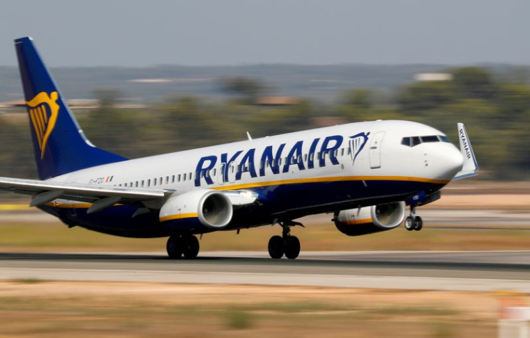 RYANAIR RELÈVE SA PRÉVISION DE TRAFIC ANNUEL, PERTE AU T1 MOINS IMPORTANTE QUE PRÉVU