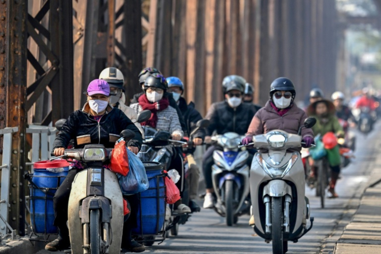 Des deux-roues à Hanoï le 3 janvier 2025 ( AFP / Nhac NGUYEN )