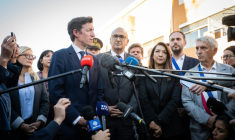 Les ministres de l'Education nationale Edouard Geffray et de l'Intérieur Laurent Nunez à  Aubagne, le 12 octobre 2026 ( AFP / Miguel MEDINA )
