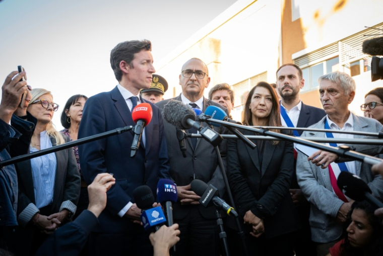 Les ministres de l'Education nationale Edouard Geffray et de l'Intérieur Laurent Nunez à  Aubagne, le 12 octobre 2026 ( AFP / Miguel MEDINA )