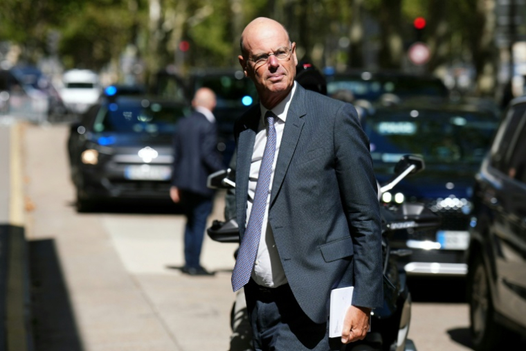Le ministre de l'Economie et des Finances, Eric Lombard, arrive pour une conférence de presse à Paris, le 25 août 2025 ( AFP / Dimitar DILKOFF )