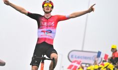 Le Néerlandais Thymen Arensman s'impose lors de la 14e étape du Tour de France, à Luchon-Superbagnères, le 19 juillet 2025 ( AFP / Marco BERTORELLO )