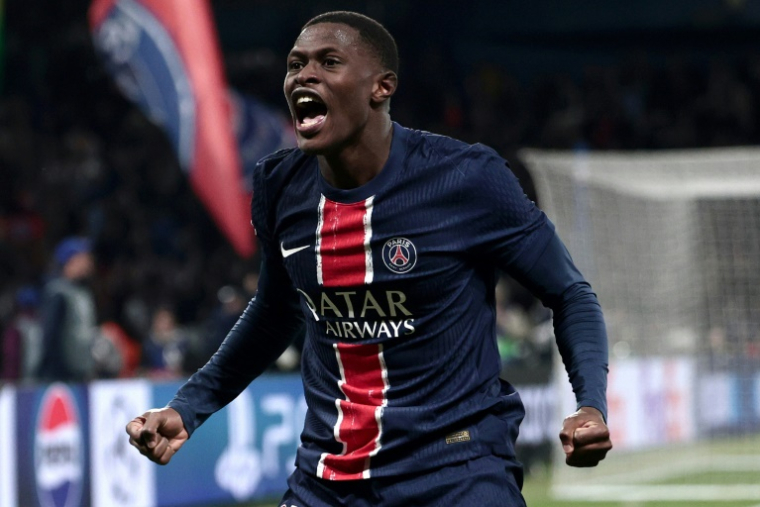 Le Parisien Nuno Mendes après avoir inscrit le troisième but du PSG face à Aston Villa en quart de finale aller de Ligue des champions le 9 avril 2025 au Parc des Princes ( AFP / Thibaud MORITZ )