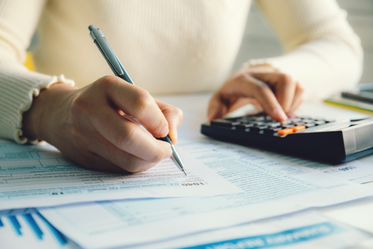 La DGFiP fait évoluer automatiquement le taux du prélèvement à la source le 1er septembre de chaque année (Crédit photo: © Pcess609 - stock.adobe.com)