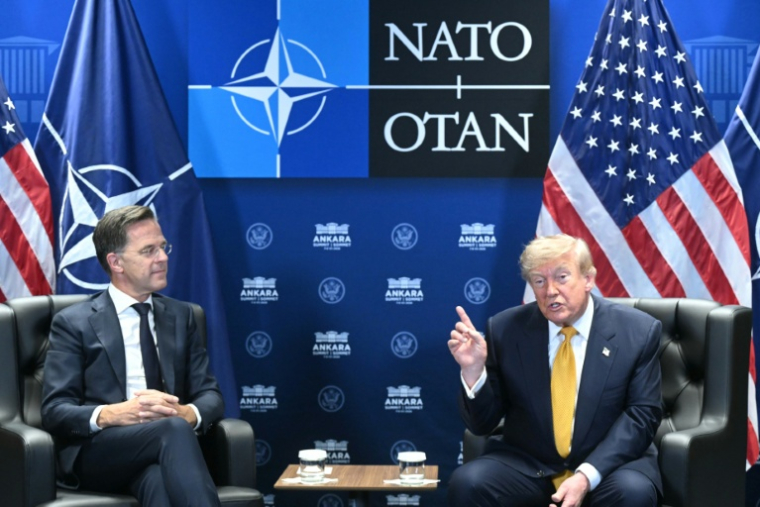 Le président américain Donald Trump lors d'une rencontre avec le secrétaire général de l'Otan, Mark Rutte, en marge du sommet de l'Otan à Ankara, le 8 juillet 2026 en Turquie ( AFP / SAUL LOEB )