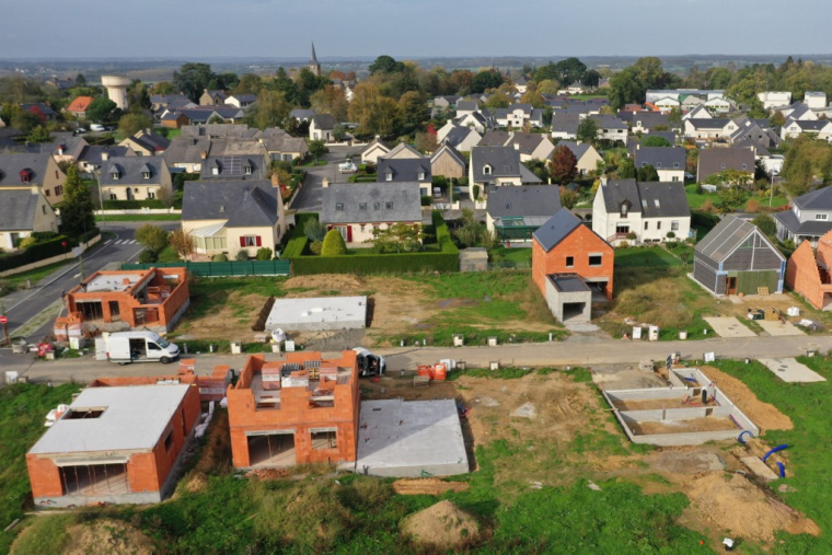 Le taux d'usure des crédits immobiliers pourrait être relevé plus souvent. ( AFP / DAMIEN MEYER )