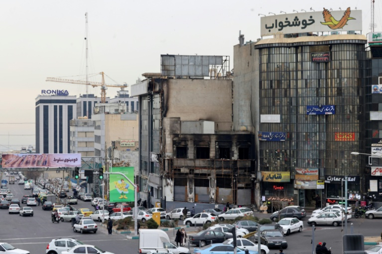 Un bâtiment incendié et détruit lors des manifestations à Téhéran, le 19 janvier 2026 en Iran ( AFP / ATTA KENARE )
