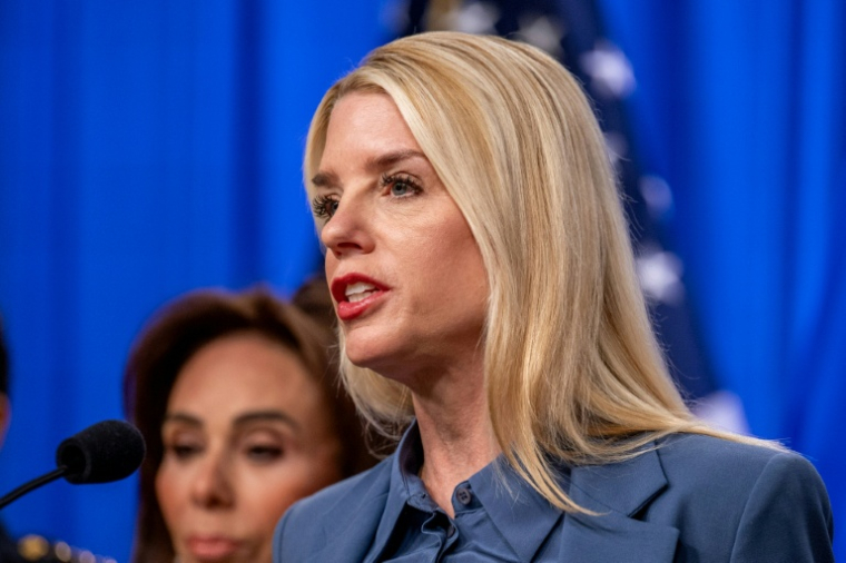 La procureure générale des États-Unis, Pam Bondi, lors d'une conférence de presse au ministère de la Justice à Washington, D.C., le 4 décembre 2025  ( AFP / DANIEL HEUER )