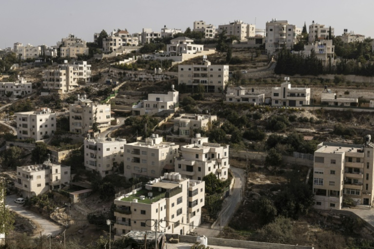 Des bâtiments résidentiels vidés de ses occupants après que l'armée israélienne a forcé des Palestiniens à évacuer le quartier d'Ein Deir Baha, dans la ville d'Hébron, en Cisjordanie occupée, le 24 octobre 2026  ( AFP / JOHN WESSELS  )