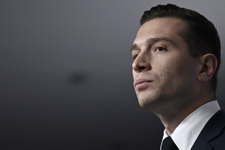 Jordan Bardella, le 30 juin 2024, à Paris ( AFP / JULIEN DE ROSA )