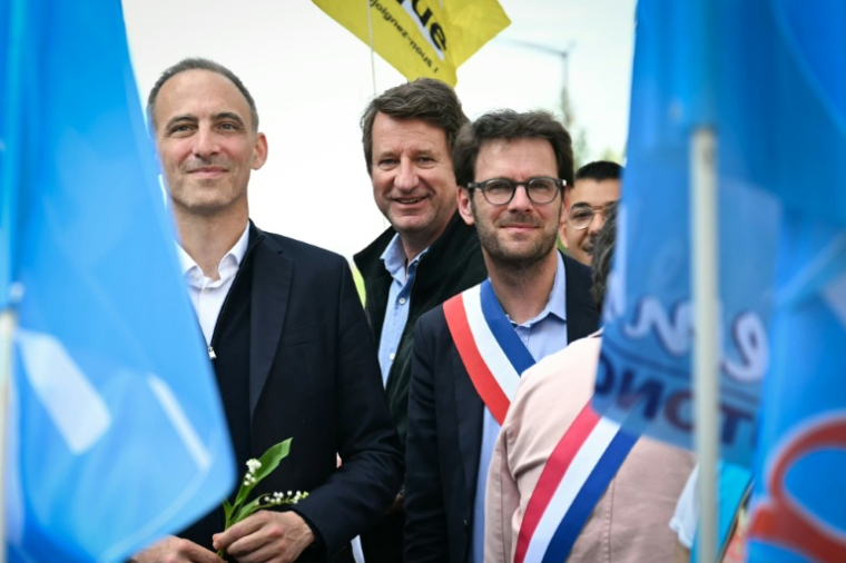 Raphaël Glucksmann, Yannick Jadot et  Nicolas Mayer-Rossignol le 1er mai 2026 à Rouen ( AFP / Lou BENOIST )