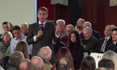 Macron veut créer une action judiciaire "en référé" contre les fausses informations