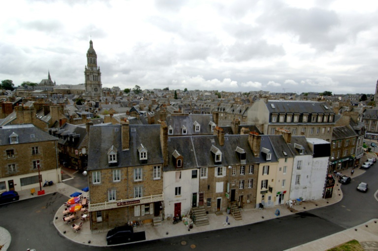 Le centre-ville d'Avranches, dans la Manche, le 2 août 2006 ( AFP / MYCHELE DANIAU )