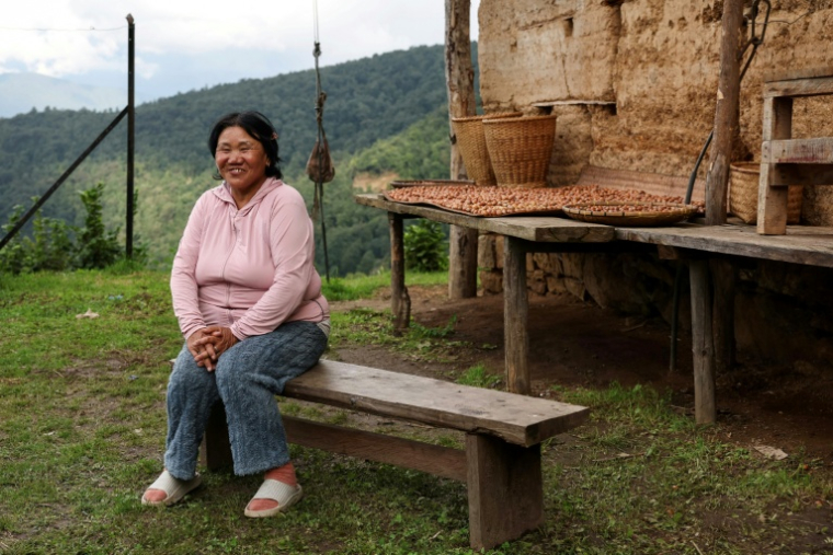 Pema Dema, une agricultrice bhoutanaise de 59 ans, lors d'un entretien à l'AFP, le 29 août 2026 à Thimphou  ( AFP / Niharika KULKARNI )