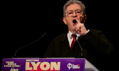 Jean-Luc Mélenchon, fondateur de La France Insoumise (LFI), lors d'un meeting de campagne du candidat LFI en tête de liste aux élections municipales de Lyon de 2026, le 26 février 2026 ( AFP / OLIVIER CHASSIGNOLE )