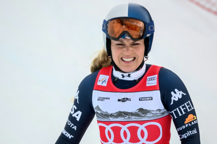 La star américaine Lindsey Vonn grimaçante après sa chute lors de la descente de Crans-Montana, en Coupe du monde de ski alpin, le 30 janvier 2026 ( AFP / Fabrice COFFRINI )