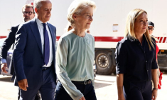 La présidente de la Commission européenne Ursula von der Leyen sur l'île de Lampedusa, en Italie