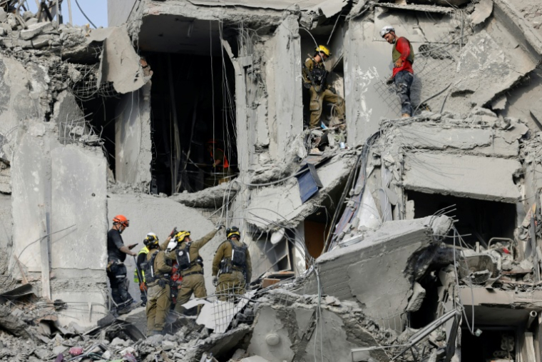 Un immeuble détruit à Beersheva, dans le sud d'Israël, après un tir de missile iranien le 24 juin 2025 ( AFP / John Wessels )