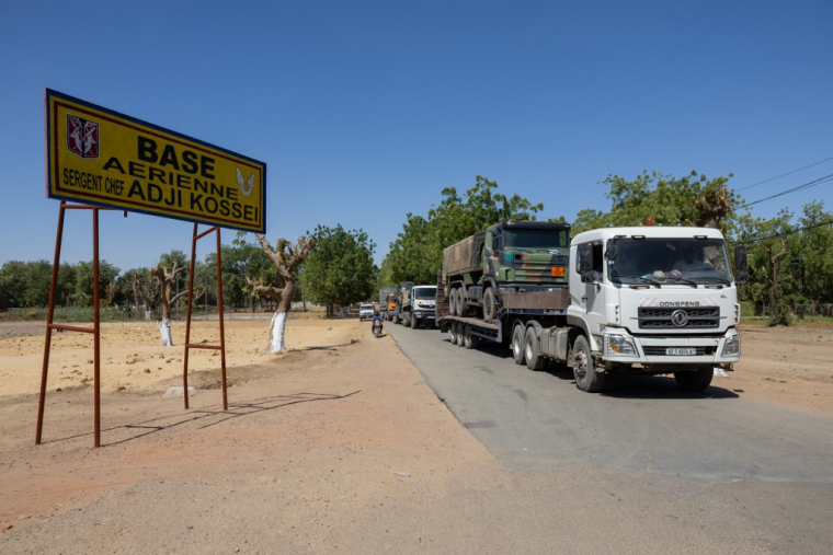 Des camions transportant du matériel militaire français à N'djamena, au Tchad, le 29 janvier 2025. ( AFP / JORIS BOLOMEY )