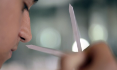 Un parfumeur à l'école Givaudan, à Argentueil. ( AFP / ERIC FEFERBERG )