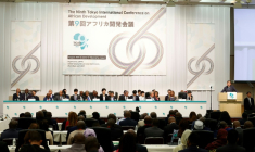Le Premier ministre japonais Shigeru Ishiba (d) lors de la cérémonie d'ouverture de la 9e Conférence internationale de Tokyo sur le développement de l'Afrique à Pacifico Yokohama, près de Tokyo, le 20 août 2025 ( ZUMA POOL / Rodrigo Reyes Marin )