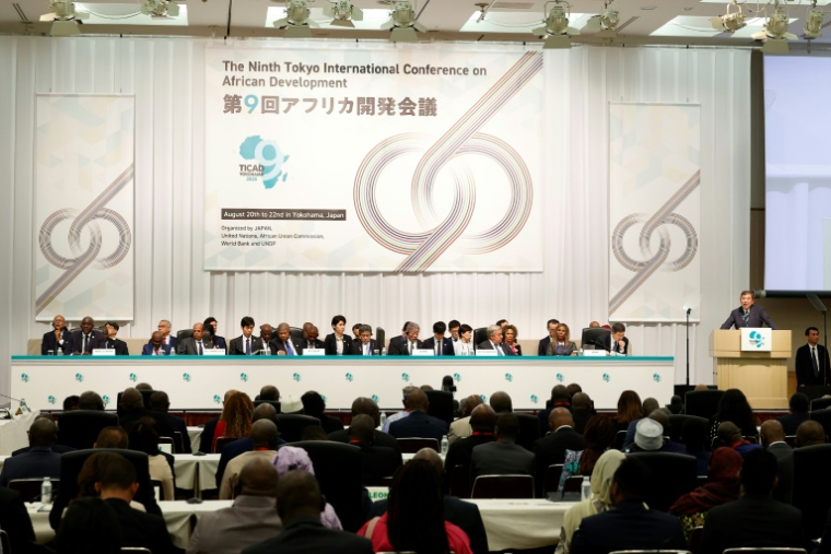 Le Premier ministre japonais Shigeru Ishiba (d) lors de la cérémonie d'ouverture de la 9e Conférence internationale de Tokyo sur le développement de l'Afrique à Pacifico Yokohama, près de Tokyo, le 20 août 2025 ( ZUMA POOL / Rodrigo Reyes Marin )