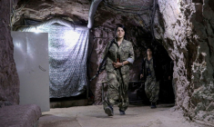 Des combattantes du Parti des travailleurs du Kurdistan (PKK) dans un bunker des montagnes de Qandil en Irak, le 29 novembre 2025 ( AFP / Safin HAMID )