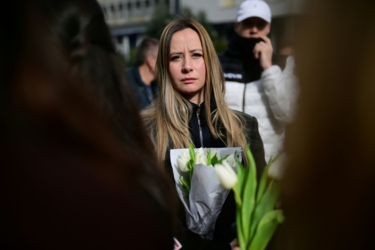 Alice Cordier, du collectif identitaire Némésis,  lors de la marche en hommage à Quentin Deranque une semaine après la mort du jeune militant d'extrême droite radicale battu à mort par des membres de l'ultragauche, le 21 février 2026 à Lyon ( AFP / OLIVIER CHASSIGNOLE )