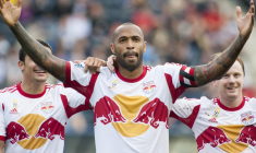 Thierry Henry marque un beau but avec les U18 de Wimbeldon