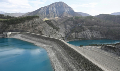 Le barrage hydroélectrique EDF du lac de Serre-Ponçon à Rousset, dans les Alpes françaises, le 29 mars 2023 ( AFP / NICOLAS TUCAT )