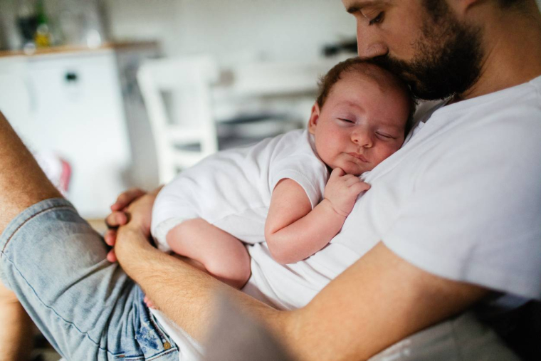 Un Français concerné sur trois ne profite pas du congé paternité / iStock-AleksandarNakic