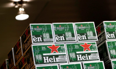 HEINEKEN VEUT RÉDUIRE SES COÛTS DE 2 MILLIARDS, LES RÉSULTATS CHUTENT