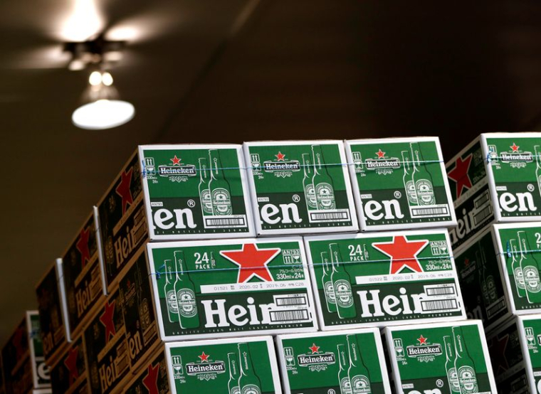 HEINEKEN VEUT RÉDUIRE SES COÛTS DE 2 MILLIARDS, LES RÉSULTATS CHUTENT
