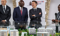 Le président français Emmanuel Macron et le président du Kenya, William Ruto, à Nairobi le 11 mai 2026. ( AFP / LUDOVIC MARIN )