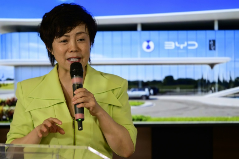 Stella Li, la dirigeante de BYD, à Rio de Janeiro, au Brésil, le 13 mars 2026. ( AFP / Pablo PORCIUNCULA )