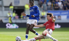 Un ancien lyonnais fait déjà des misères à Manchester United