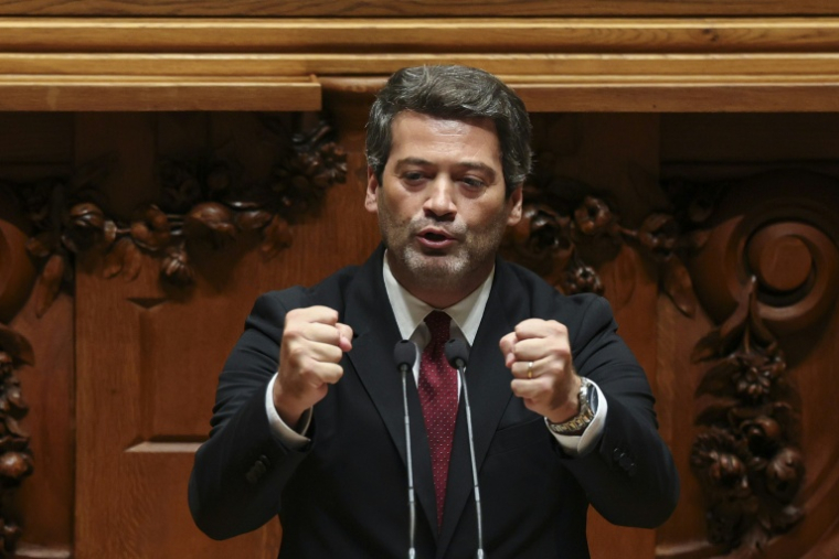 Le leader du parti d'extrême droite Chega, André Ventura, s'exprime au Parlement portugais à Lisbonne, le 28 octobre 2025 ( AFP / PATRICIA DE MELO MOREIRA )