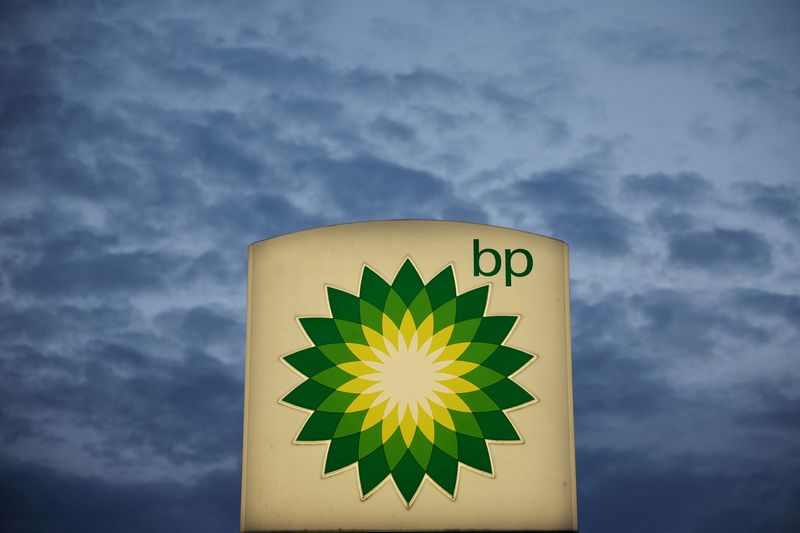 Logo de BP dans une station-service à Pienkow, Pologne