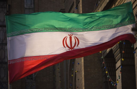 Le drapeau iranien devant le Ministère des Affaires Étrangères à Téhéran