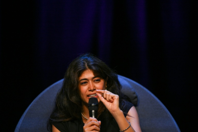 L'eurodéputée LFI Rima Hassan lors des universités d'été du parti, le 22 août 2026 à Châteauneuf-sur-Isère, dans la Drôme  ( AFP / OLIVIER CHASSIGNOLE )
