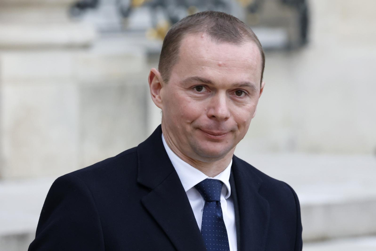 Le ministre du Travail Olivier Dussopt à la sortie de l'Elysée après un Conseil des ministres consacré à la réforme des retraites, le 23 janvier 2023 à Paris ( AFP / Ludovic MARIN )