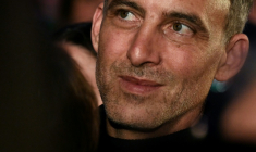 Raphaël Glucksmann, leader du parti Place publique et député européen, le 14 janvier 2026 à Paris ( AFP / Martin LELIEVRE )