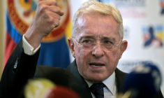 L'ex-président colombien Alvaro Uribe, le 27 novembre 2023 à Bogota ( AFP / Juan BARRETO )