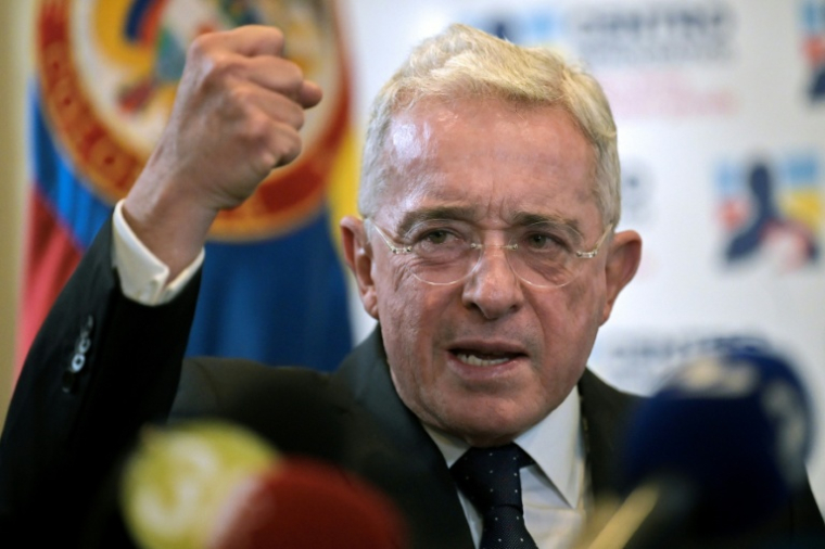 L'ex-président colombien Alvaro Uribe, le 27 novembre 2023 à Bogota ( AFP / Juan BARRETO )