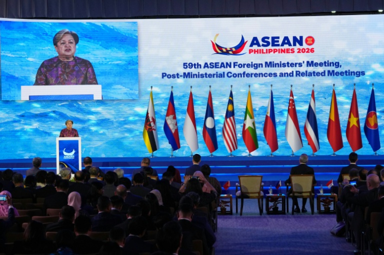La ministre des Affaires étrangères des Philippines, Theresa Lazaro, prononce un discours, le 21 juillet 2026 à Manille ( POOL / Aaron Favila )